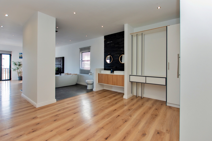 3 Bedroom Property for Sale in Sandy Point Western Cape